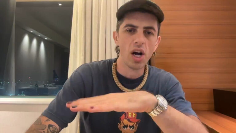 Sam Pepper talking to his stream