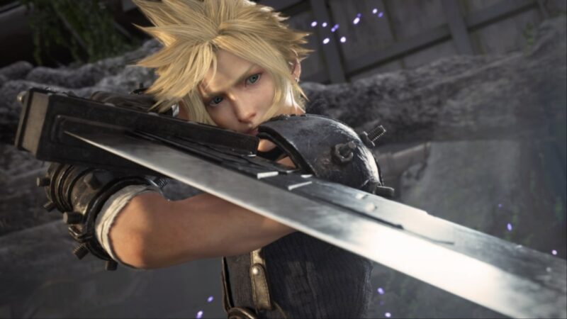 Cloud ready to fight in Final Fantasy 7 Rebirth. (Image via Square Enix)