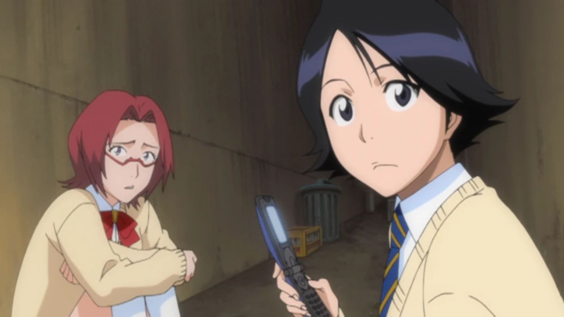 Chizuru and Mizuiro during Aizen's attack as seen in the Bleach anime (Image via Studio Pierrot)