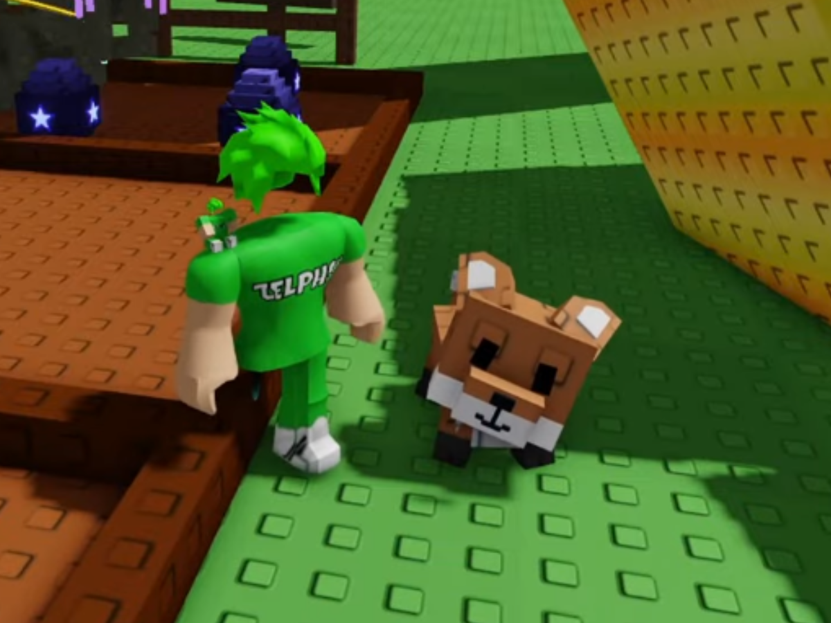 Red Fox is a Mythical Pet introduced in the Blood Moon Update (Image via Zelphsy/YouTube and The Garden Game | Roblox)