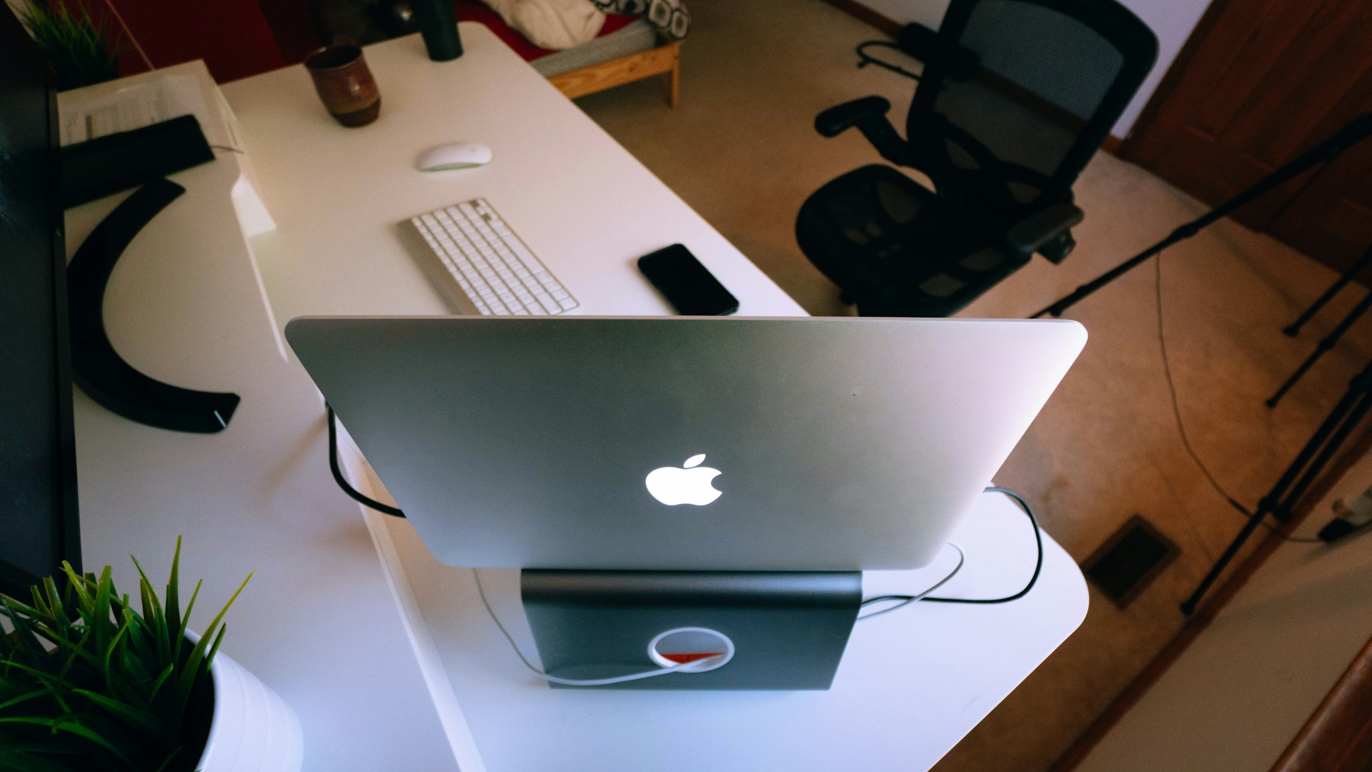 Picture of a laptop with a makeshift cooler