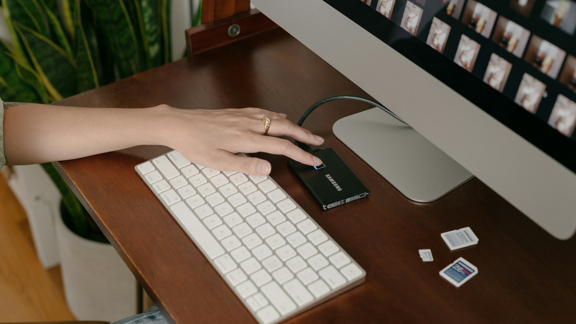 Picture of an Samsung SSD with a fingerprint sensor