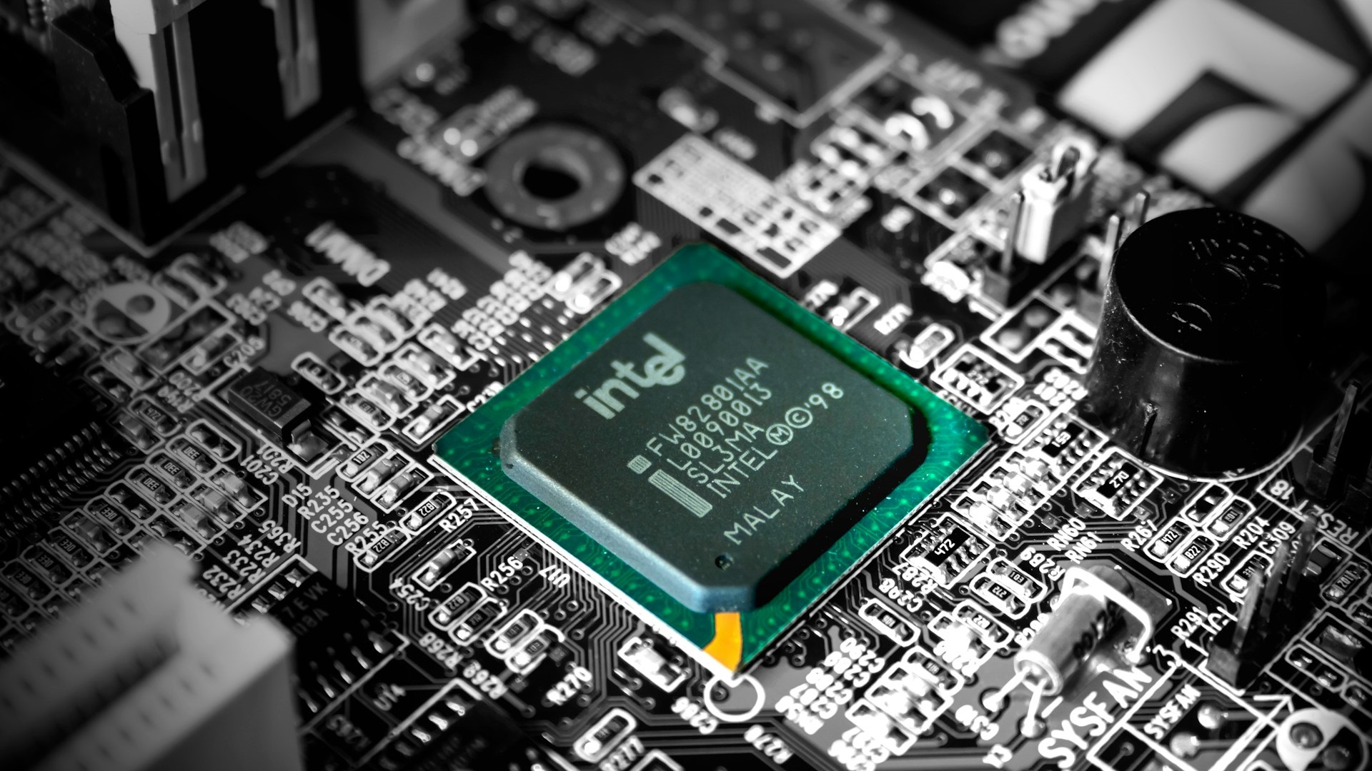 Picture of Intel's chipset on the motherboard