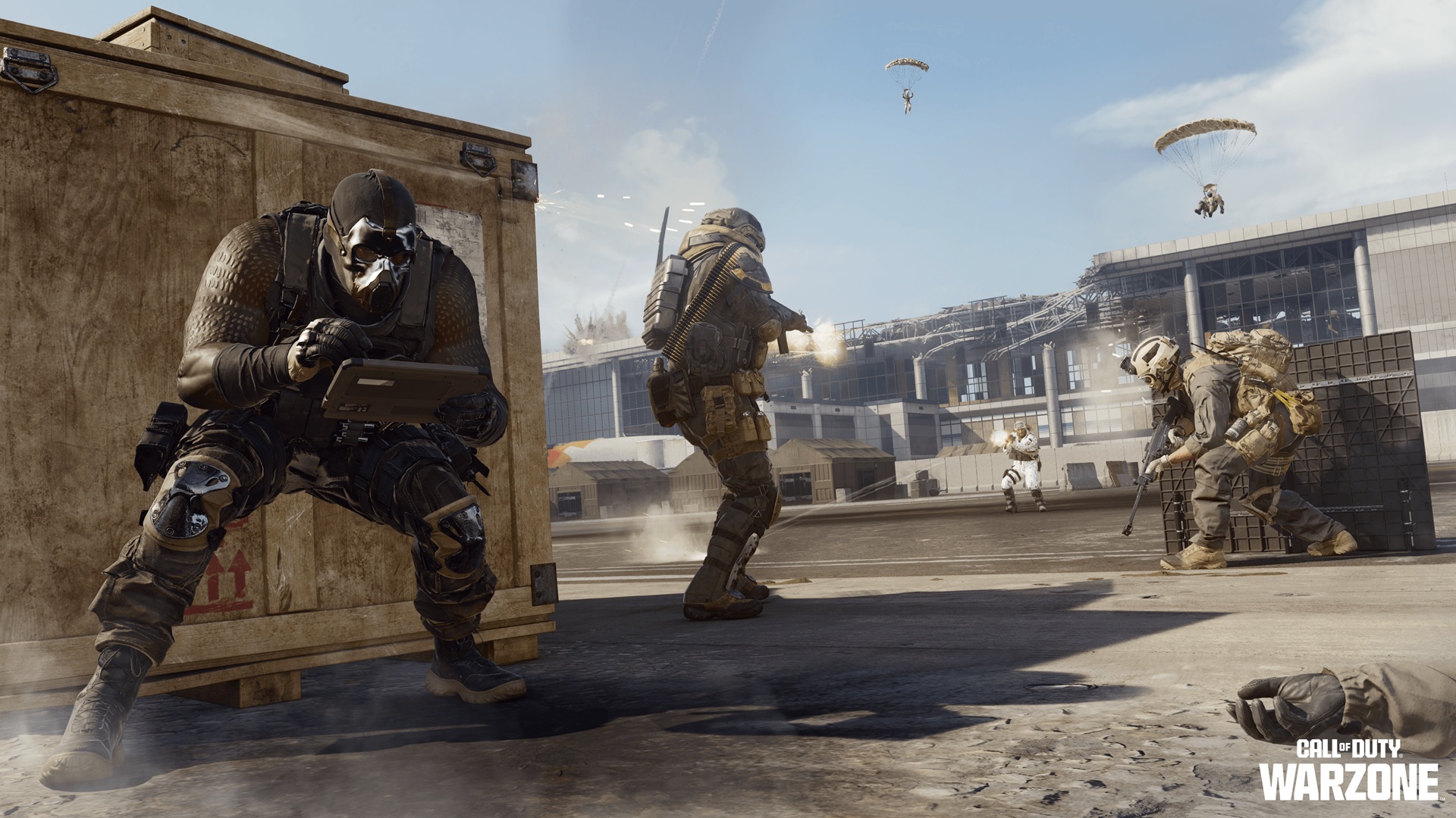 Operators in Warzone using equipment and Perks