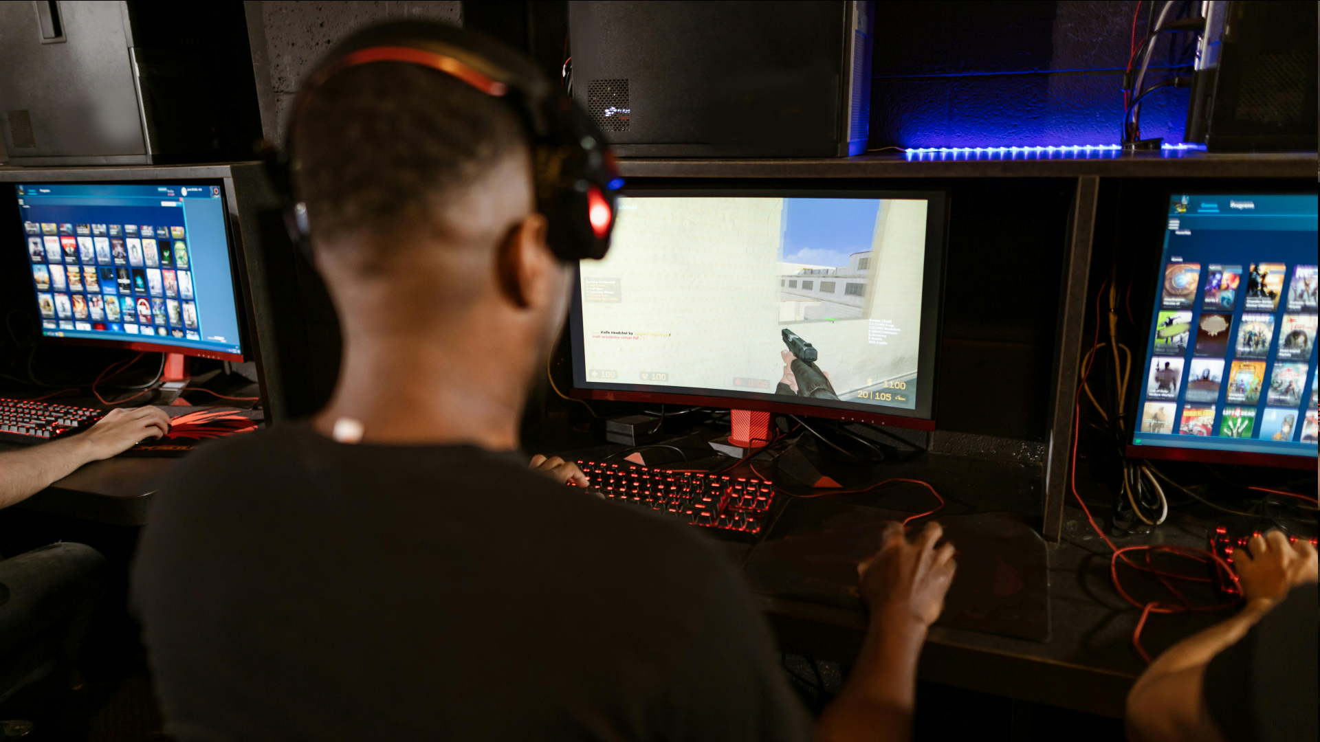 A gamer playing CS2