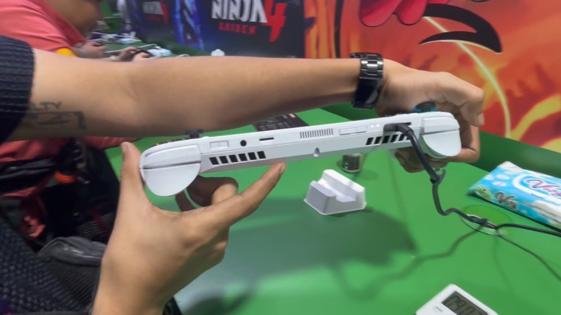 ROG Xbox Ally Trigger buttons and ports