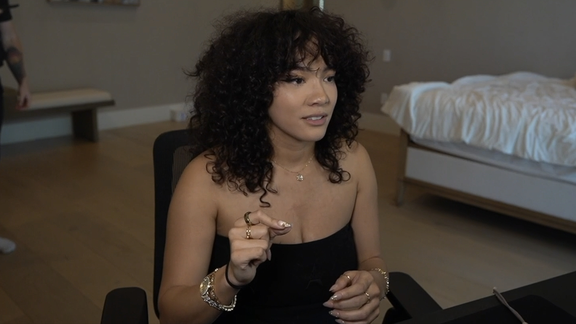 The internet is debating whether Cinna deserves her Streamer of the Year nomination (Source: Cinna/Twitch)