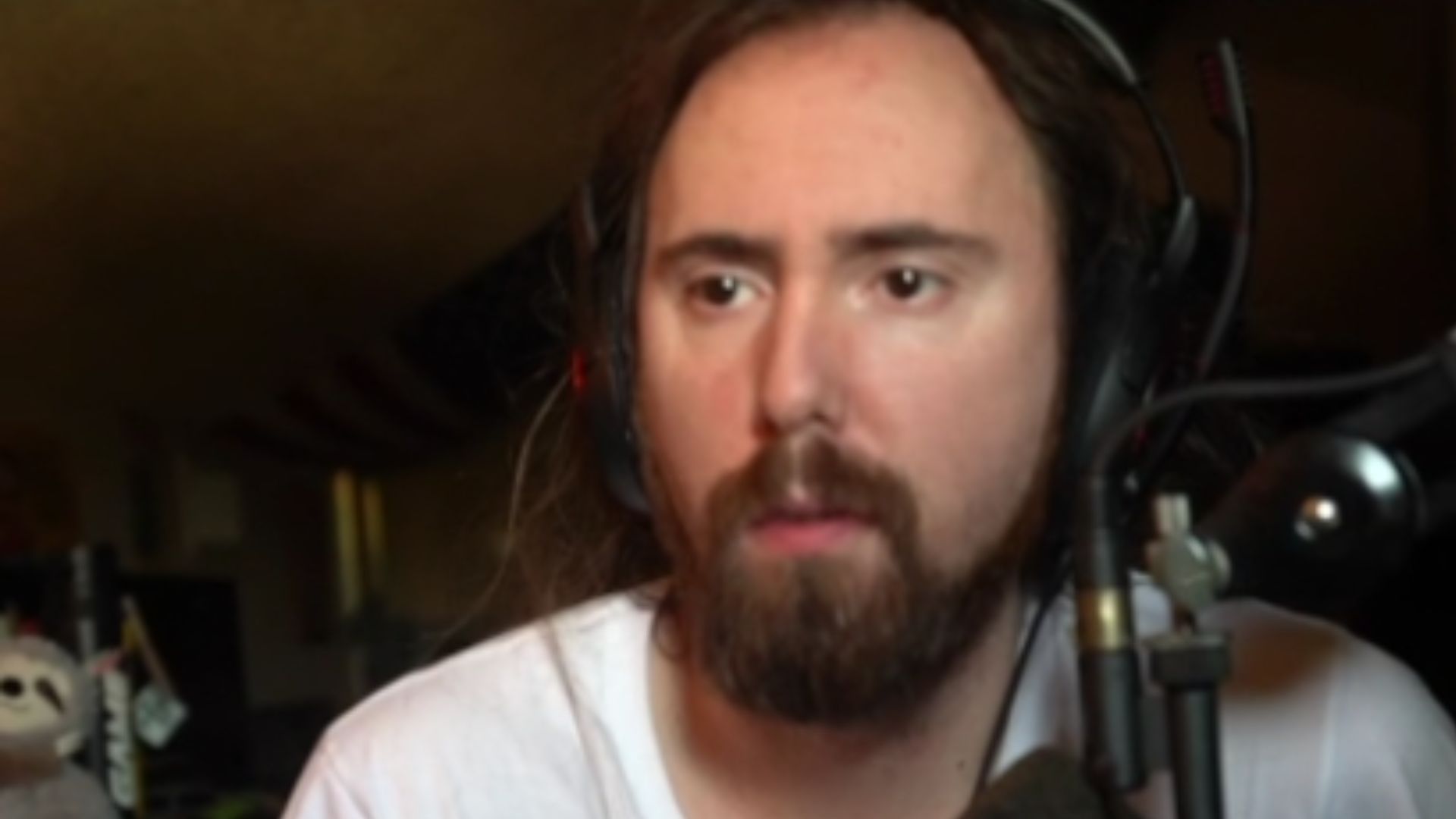 Asmongold opens up about undocumented immigrants in Spain (Image via Kick/@asmongold)