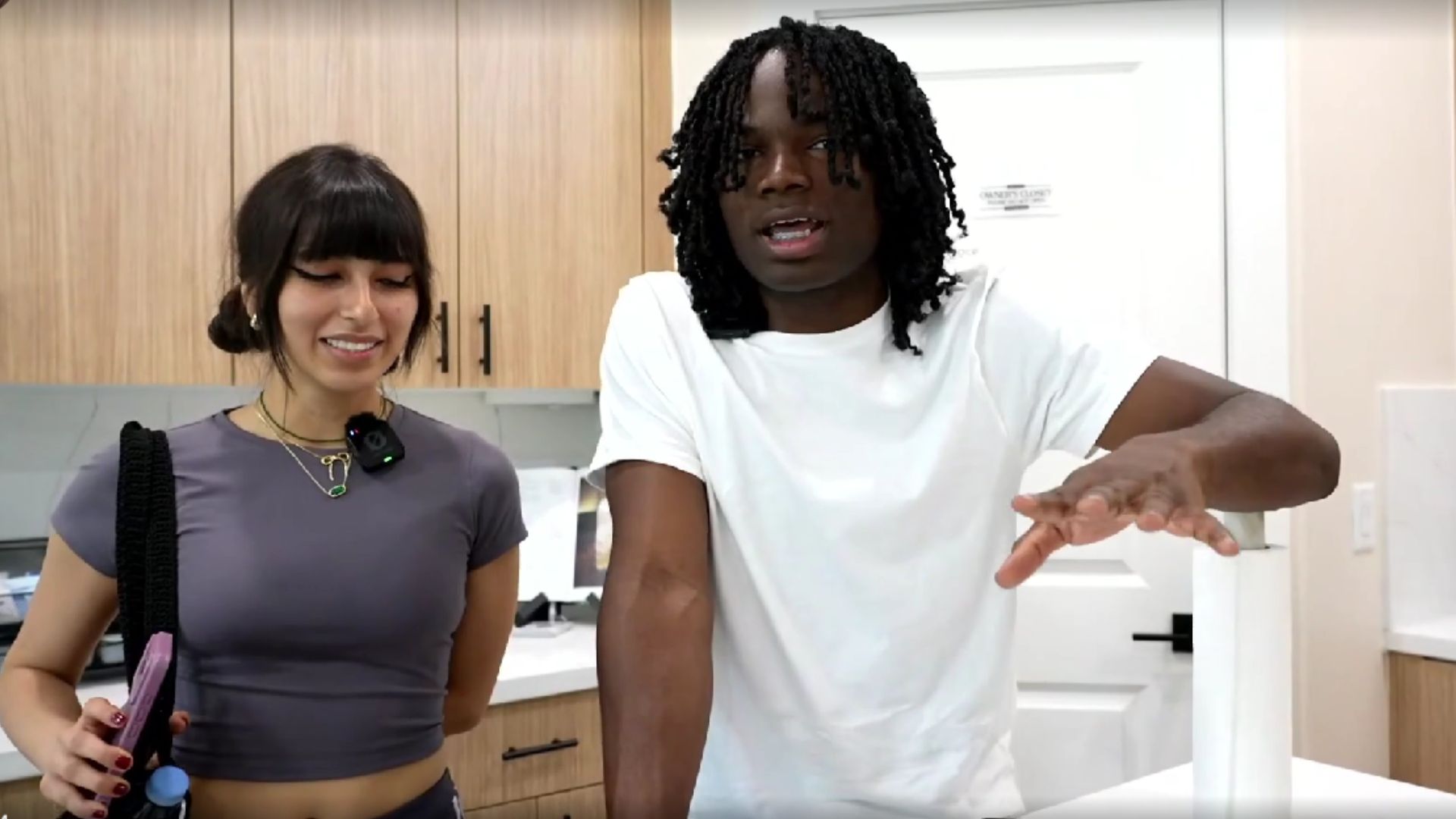 Streamer Suki Mellow recalls punching her stomach during a pregnancy scare (Image via Twitch/@sukiimellow)