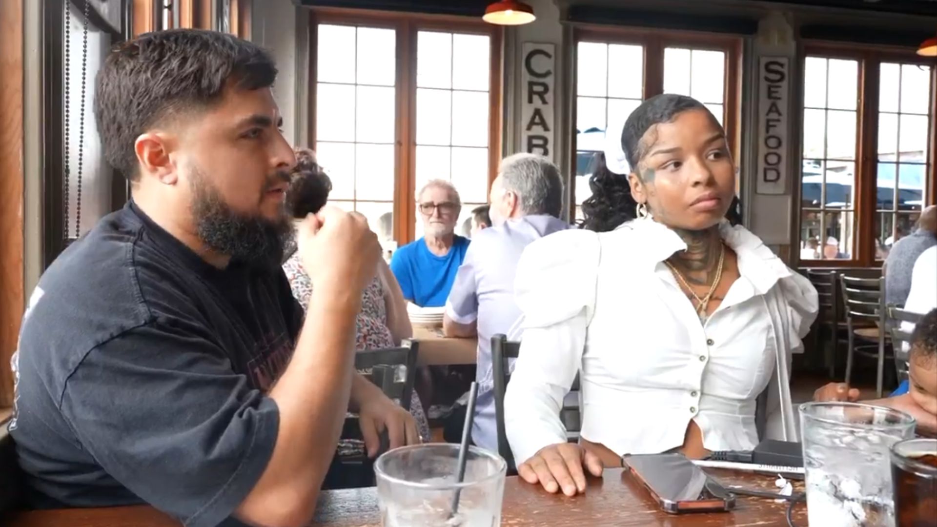 Chrisean Rock is going viral for trying to feed her son at a restaurant on stream (Source: Chrisean/Kick)