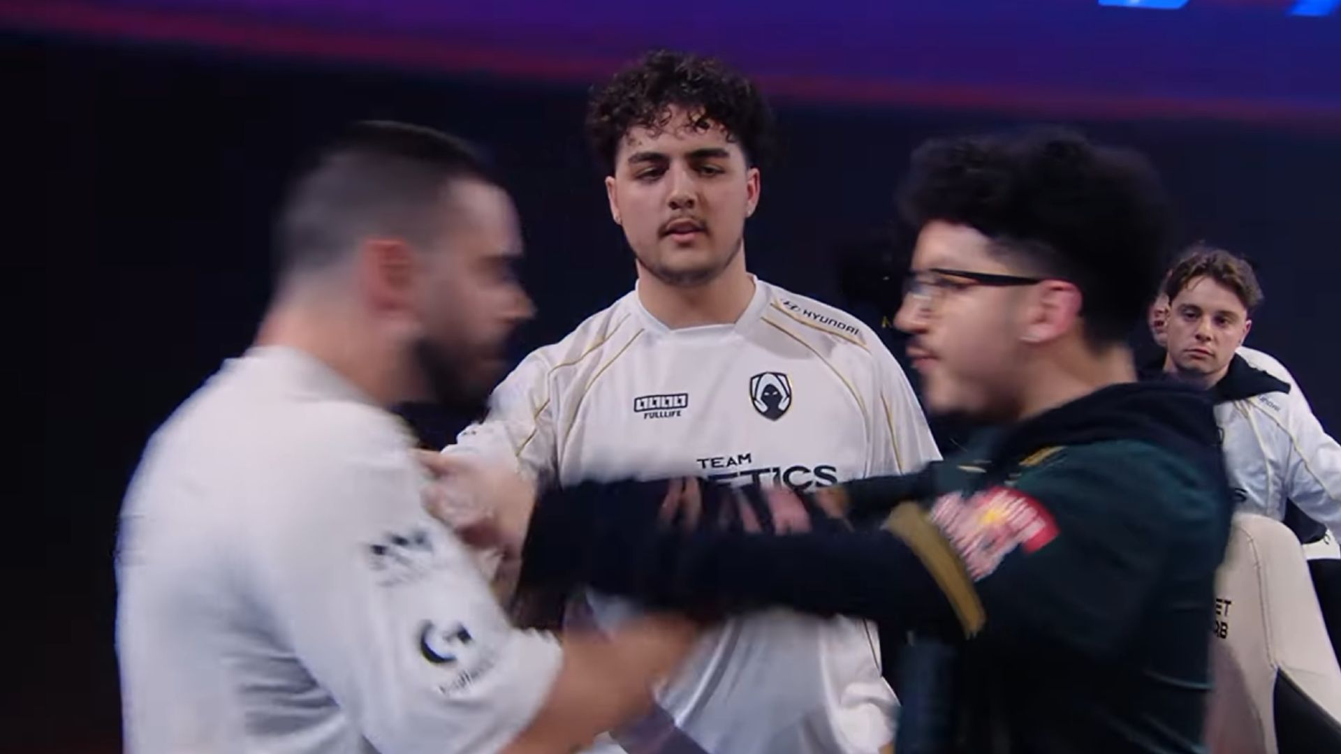 The moment the altercation turned physical (Source: Call of Duty League/YouTube)