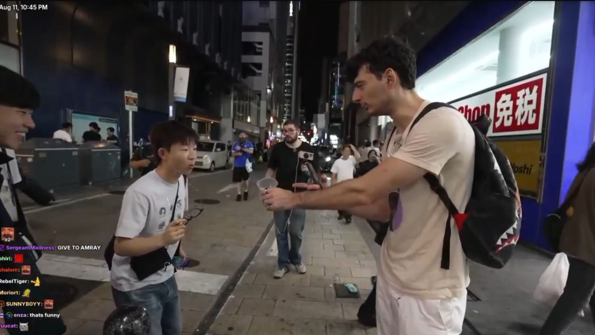 The internet is reacting to Ice Poseidon handing off his trash (Source: Ice Poseidon/Kick)