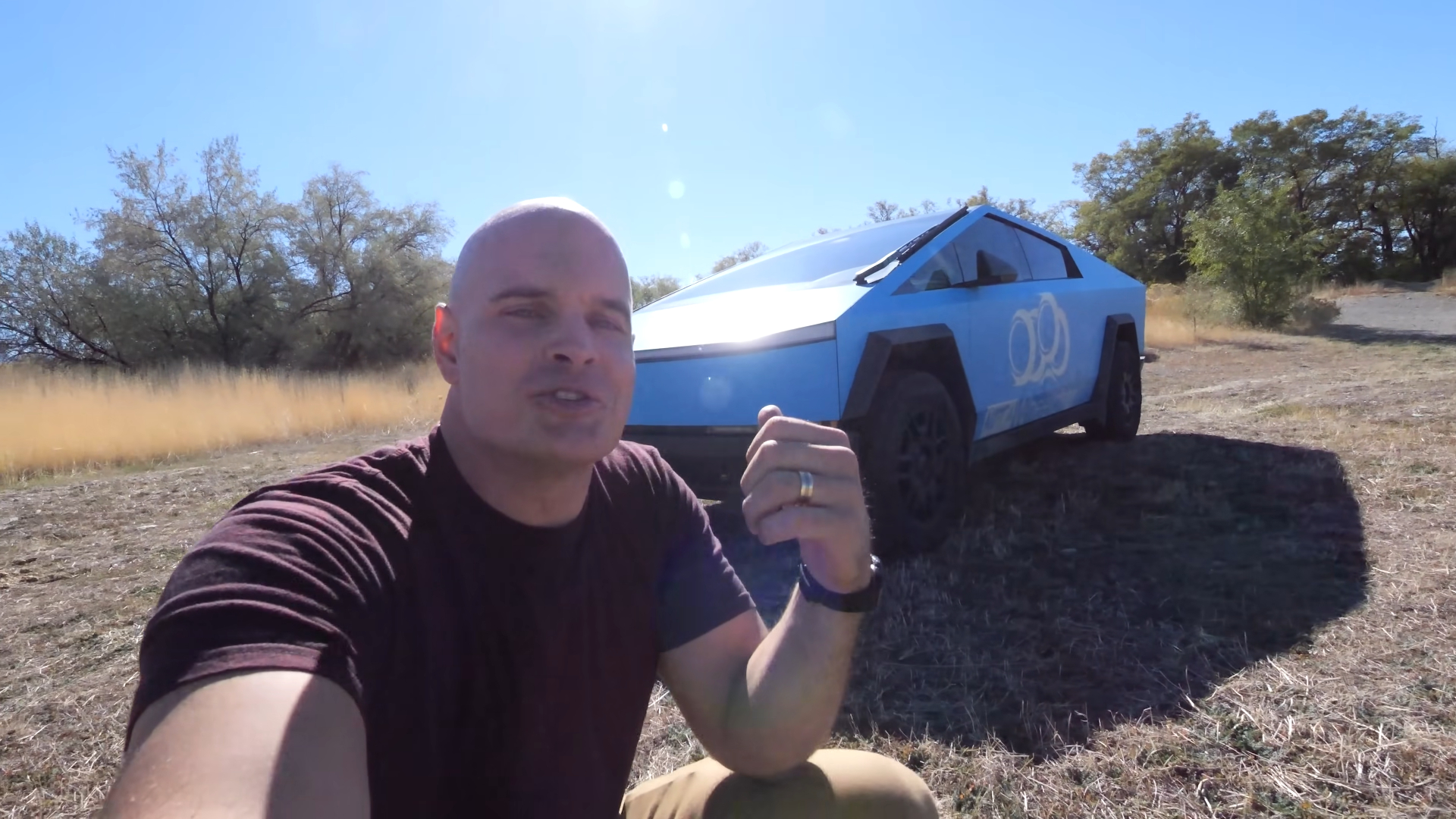 YouTuber calls out Elon Musk fan after Tesla accident (Image via JerryRigEverything_YouTube)