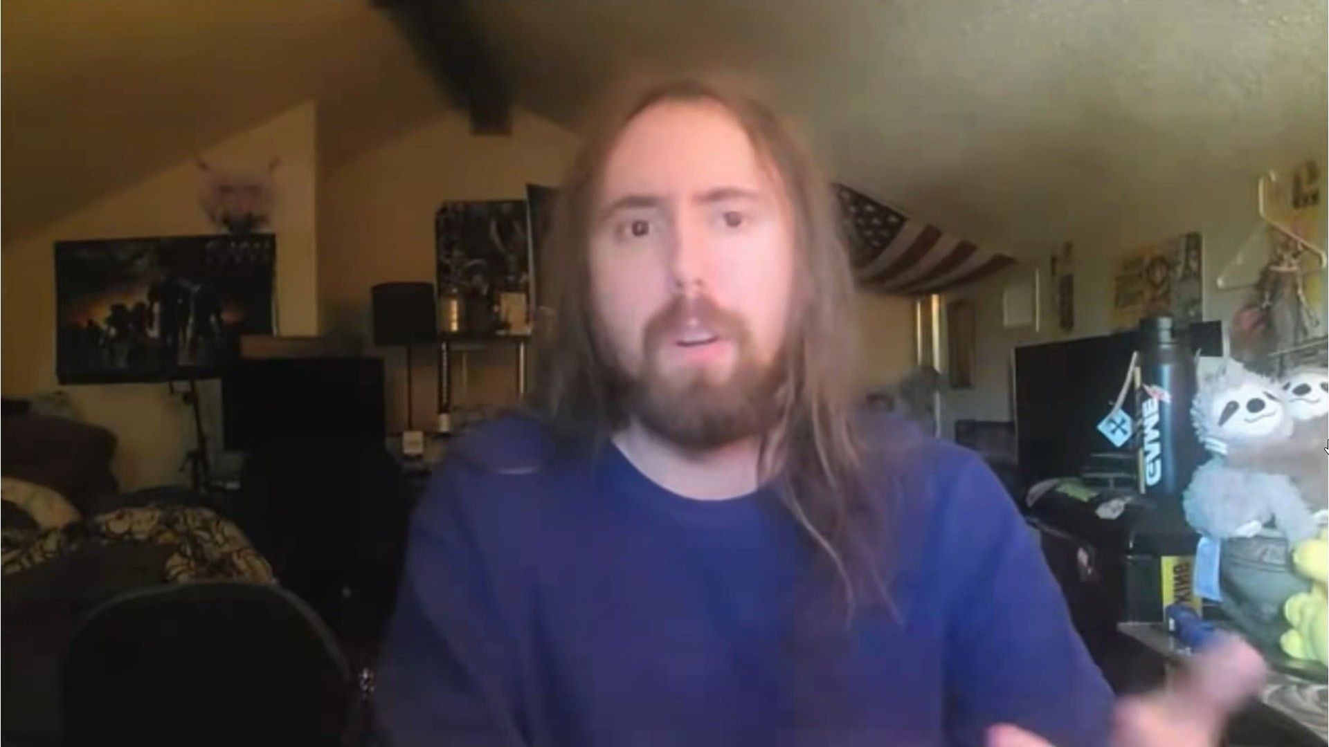 Asmongold is firm about his stance about immigrants (Image via X/@AustisticClips)