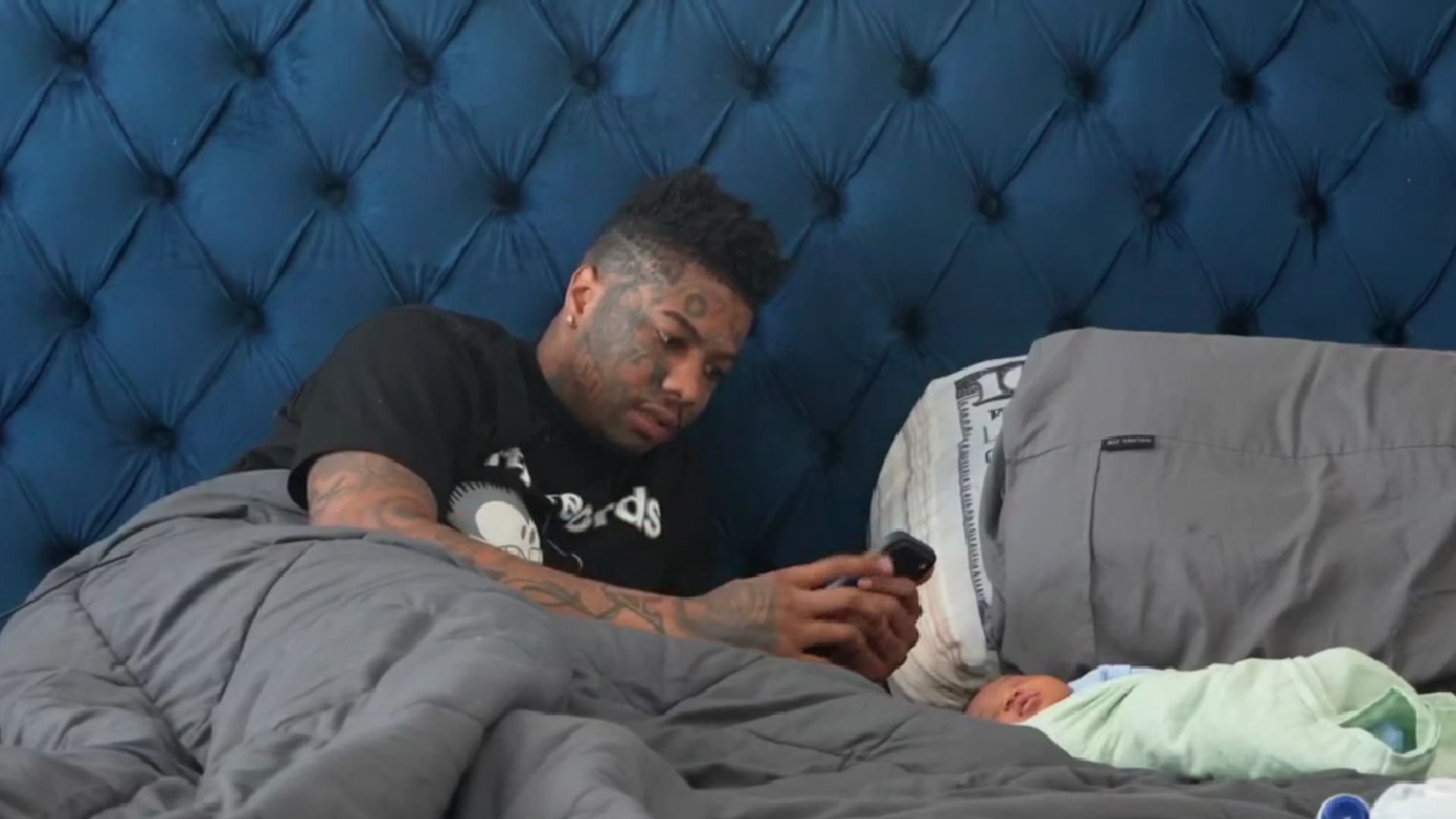 Internet reacts to Blueface's viral clip (Image via Kick/@bluesclues124)
