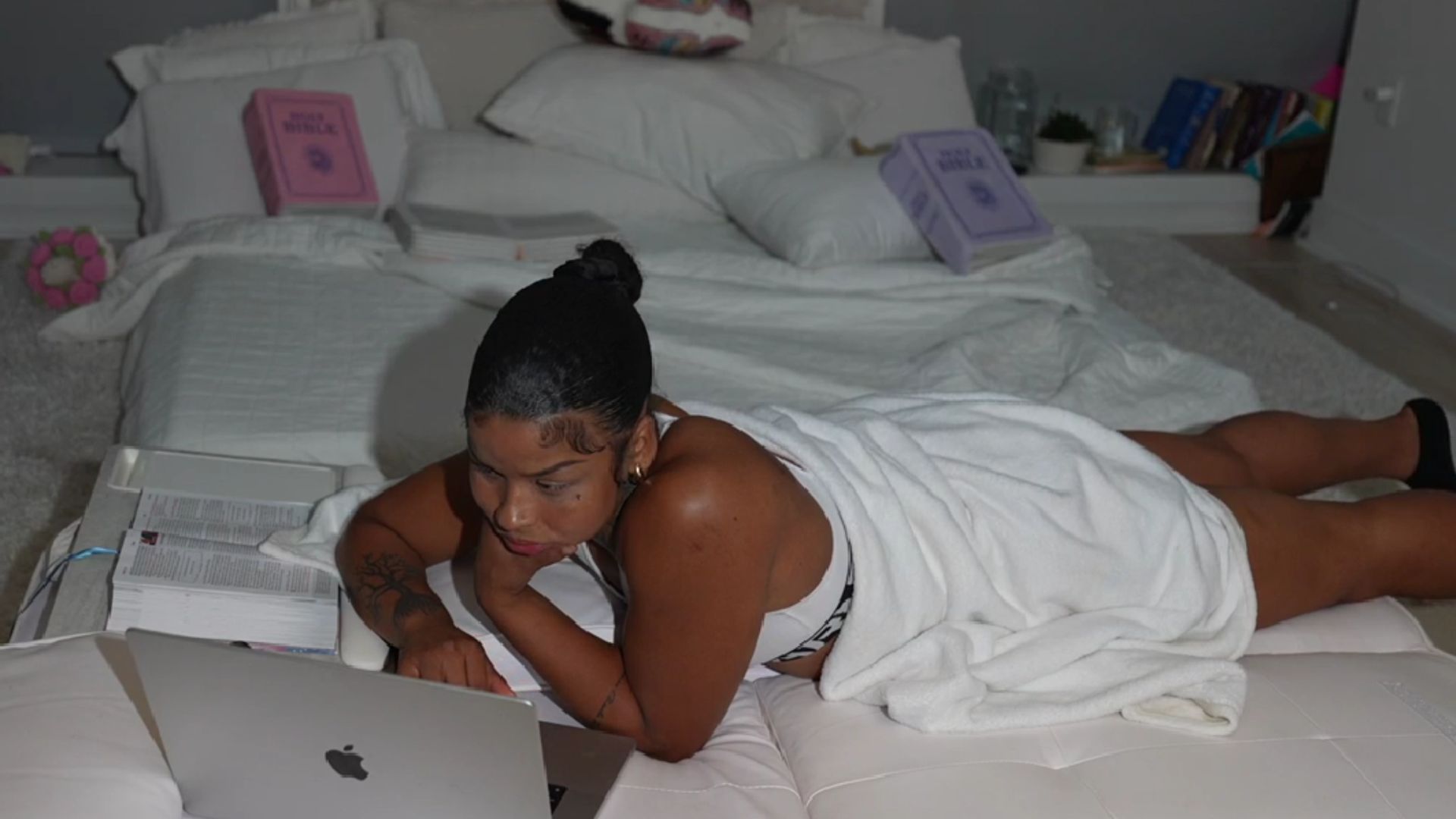 Chrisean Rock denies allegations of drinking while pregnant (Image via Kick/@chrisean)