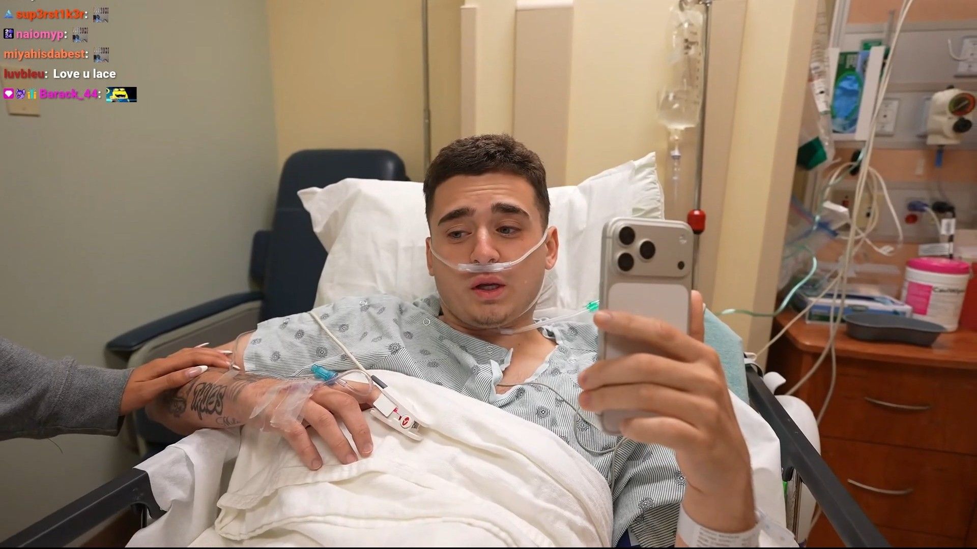 Lacy speaking to StableRonaldo over the phone after his surgery (Image via Twitch/Lacy)