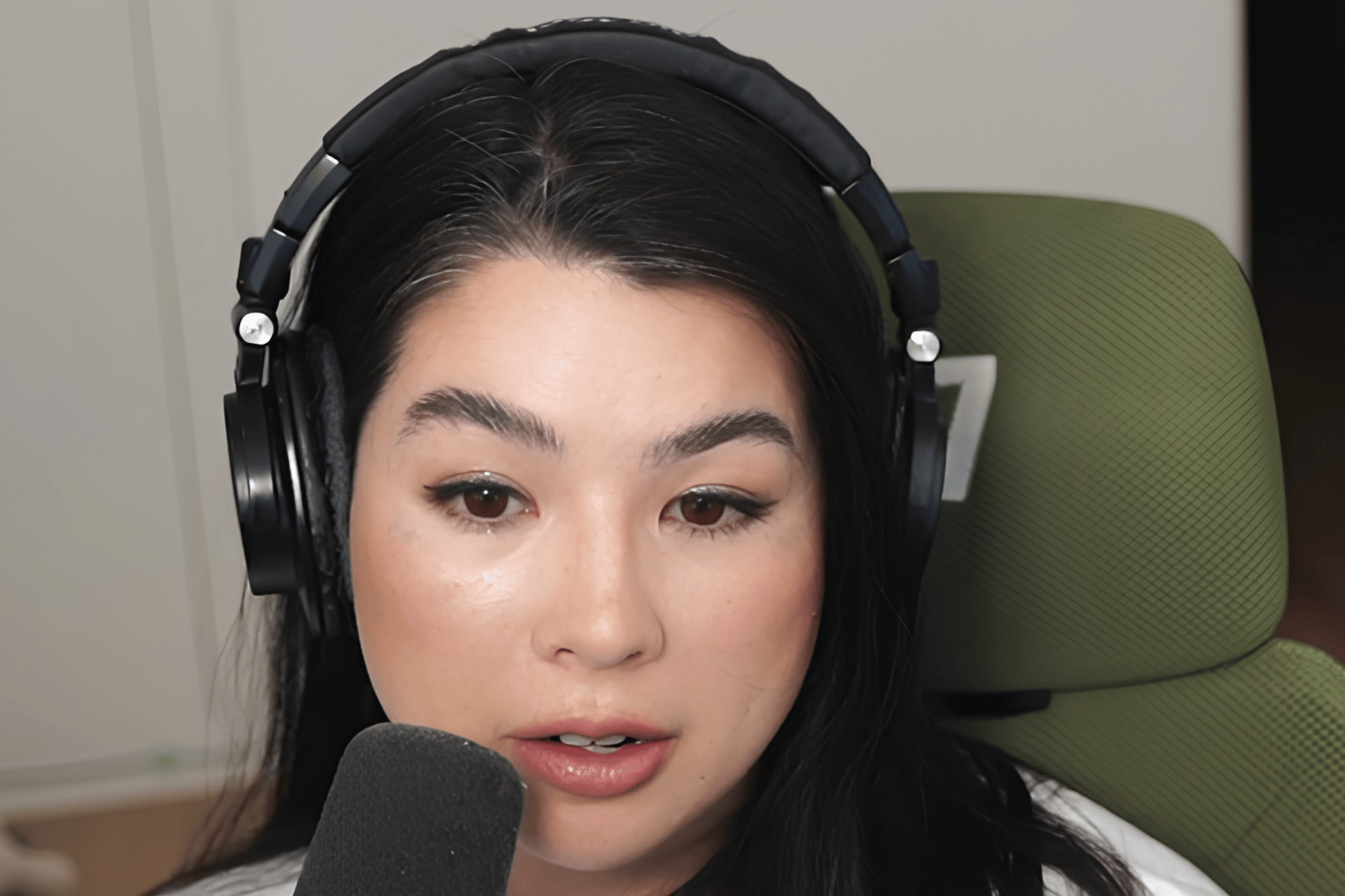 Caroline Kwan sparks online debate after accusing critics of hypocritical views on mental health and the prosecution of Lindsay Clancy.