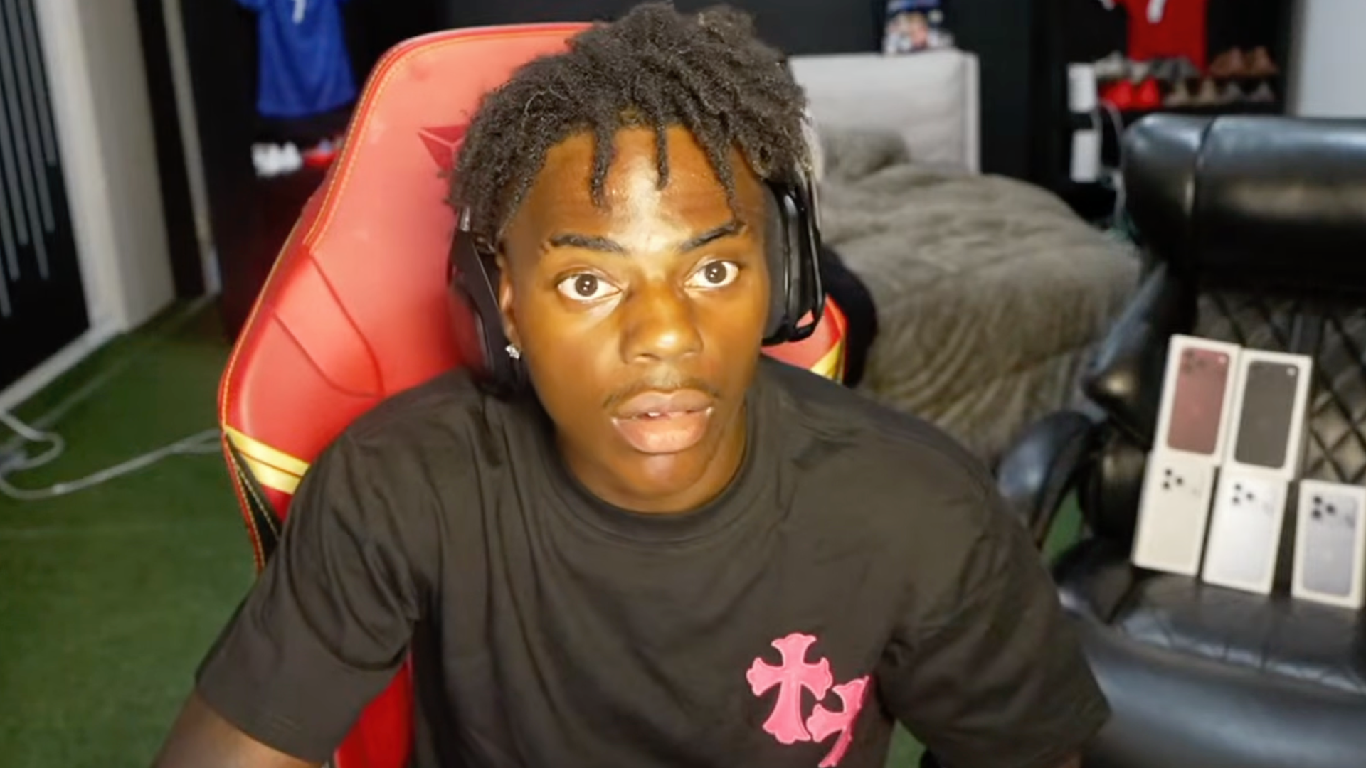 IShowSpeed during his September 21 livestream where he gave away Apple iPhones (Image via YouTube/@IShowSpeed)