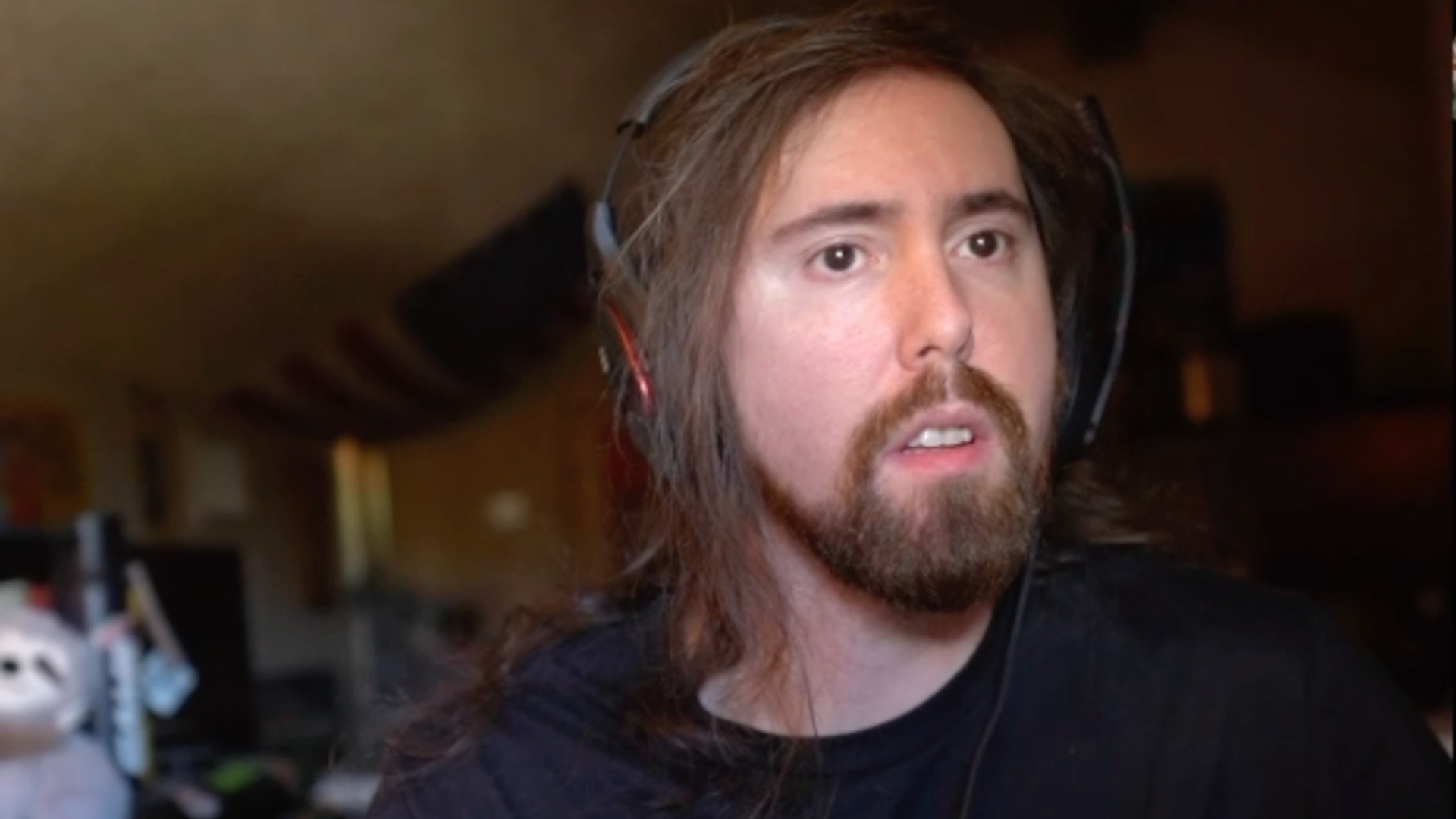 Streamer Asmongold comments on the Israel-Palestine conflict (Image via Twitch/zackrawrr)