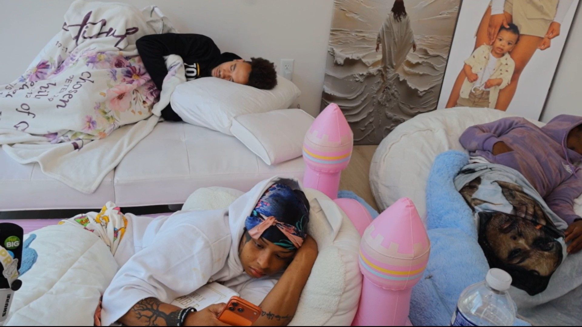 The streamer claimed she didn't have it easy (Image via Kick/Chrisean)