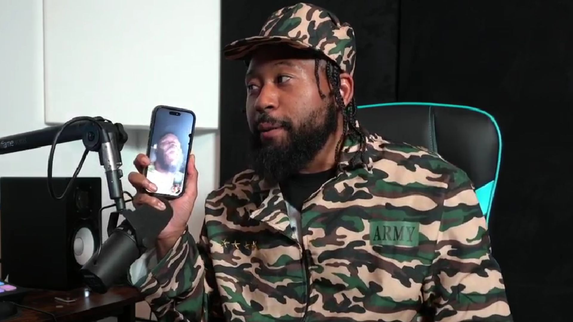 Akademiks reacts to Meek Mill (Image via Kick/@akademiks)