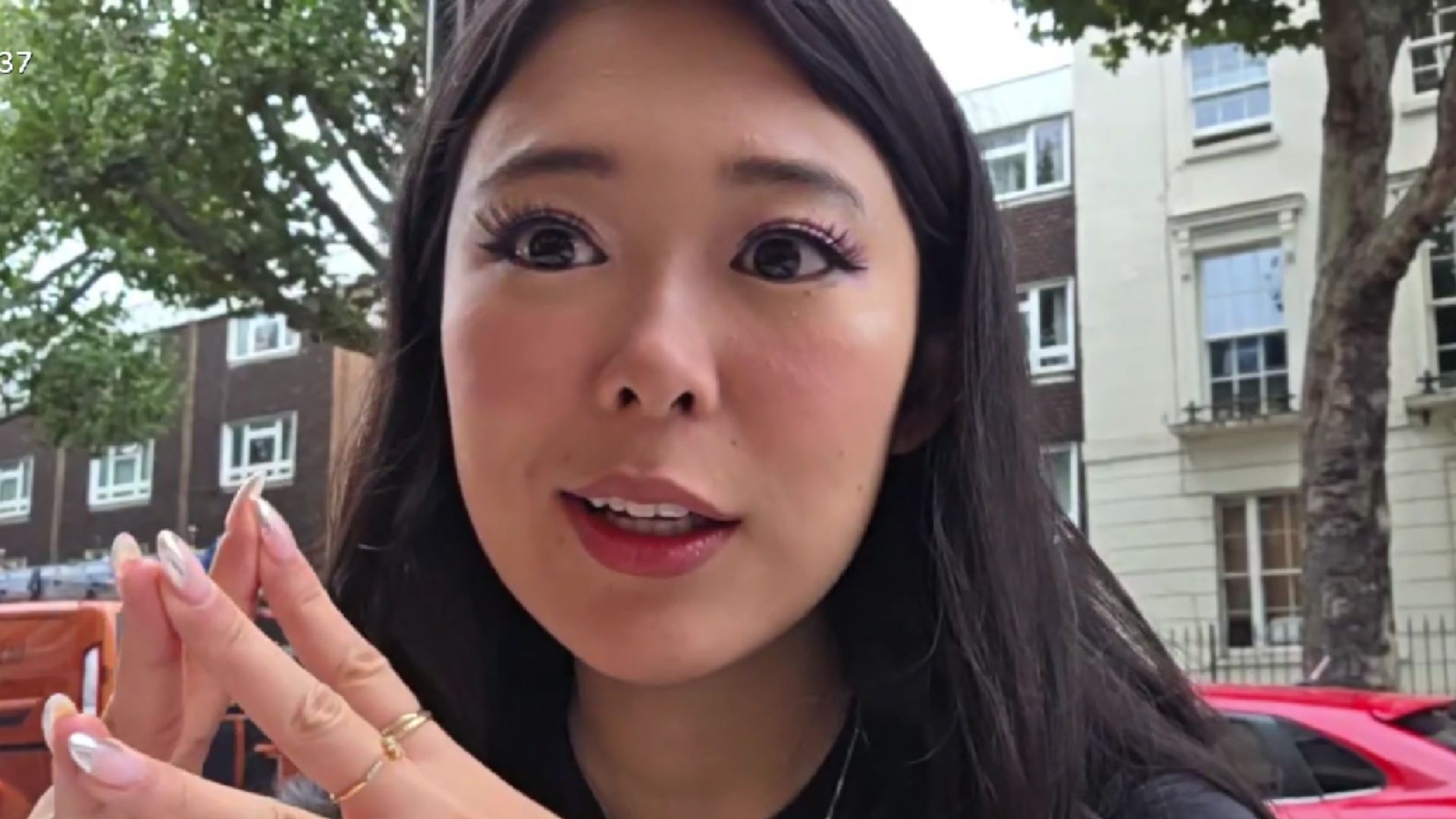 Streamer ExtraEmily faces backlash over seemingly running red lights (Image via Twitch/@extraemily)