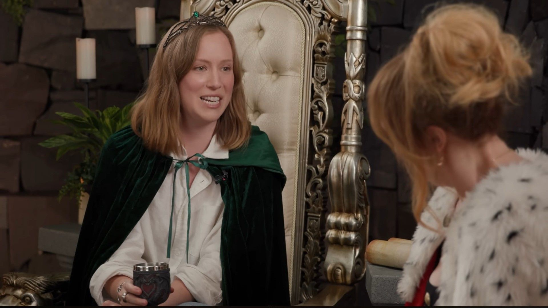Hannah Einbinder was one of the many protestors (Image via YouTube/Royal Court)