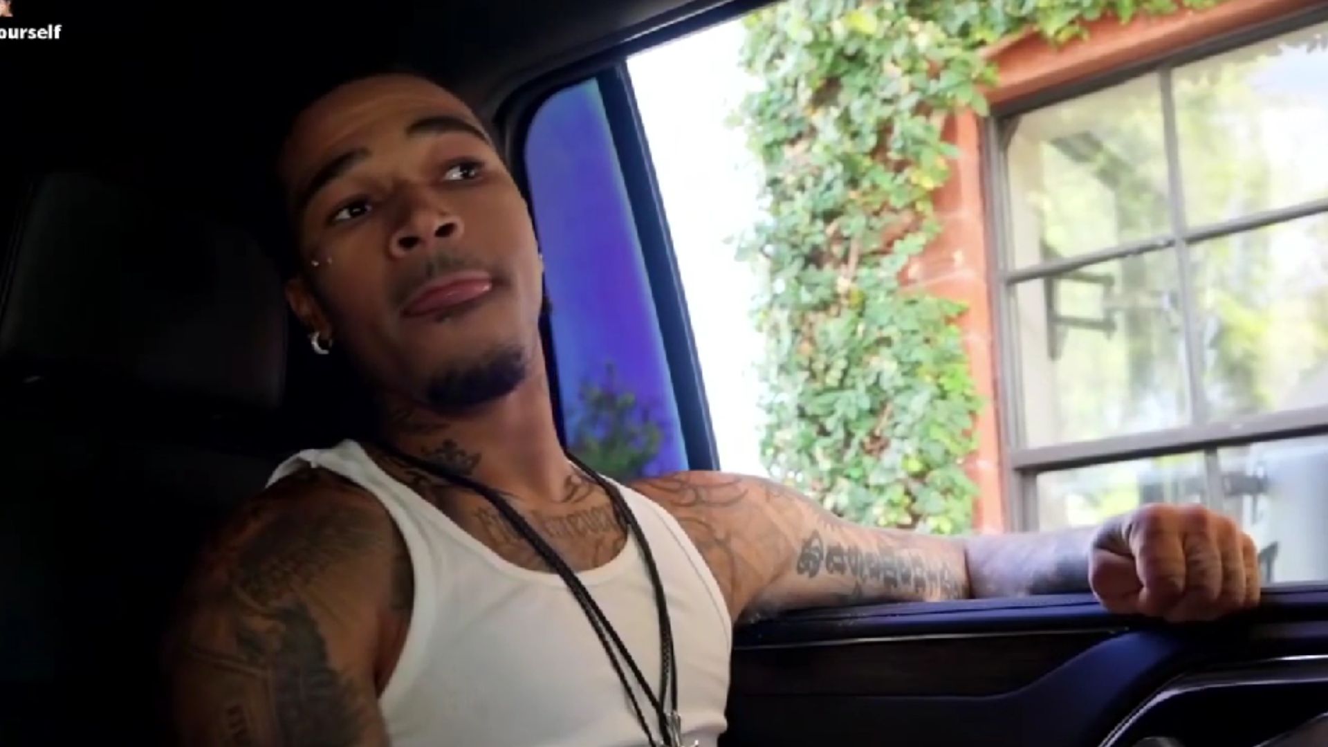 PlaqueBoyMax talks about people criticizing his tattoos (Image via Twitch/@plaqueboymax)