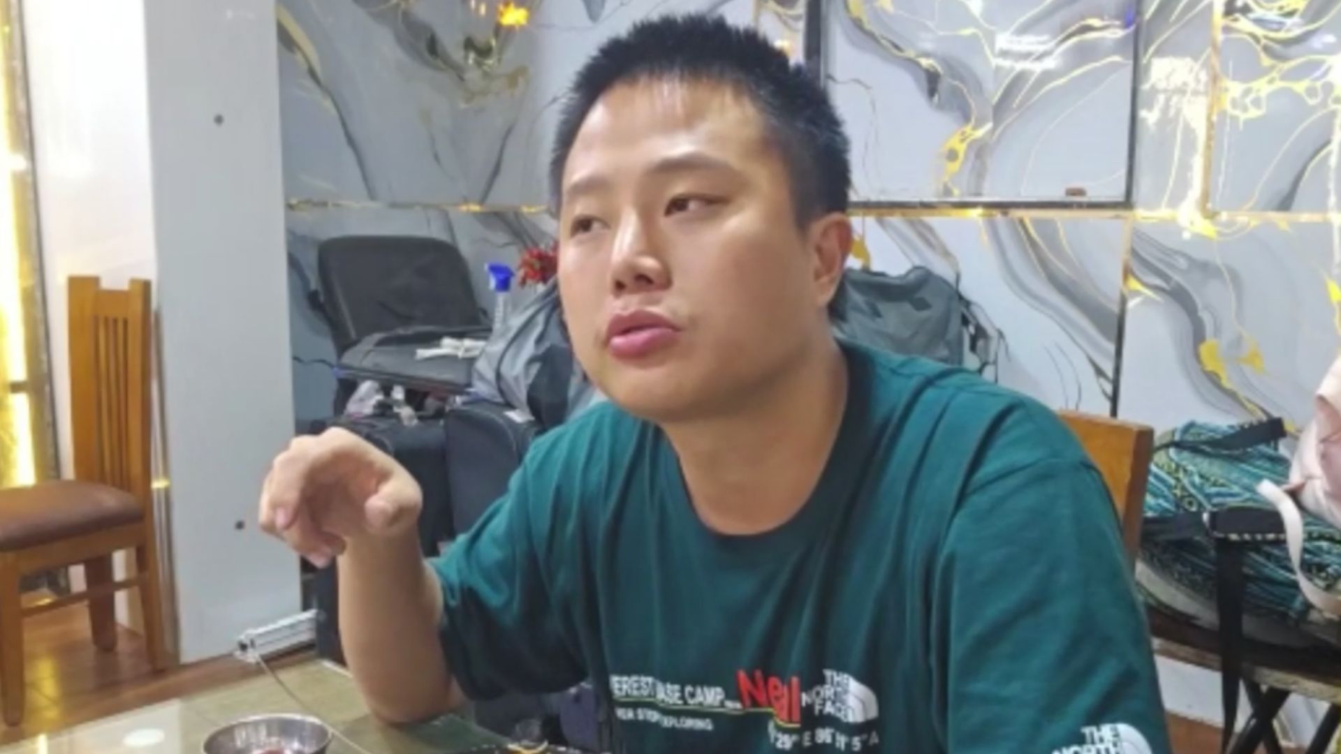 Korean streamer reacts to American tipping culture (Image via Kick/@taemin1998)