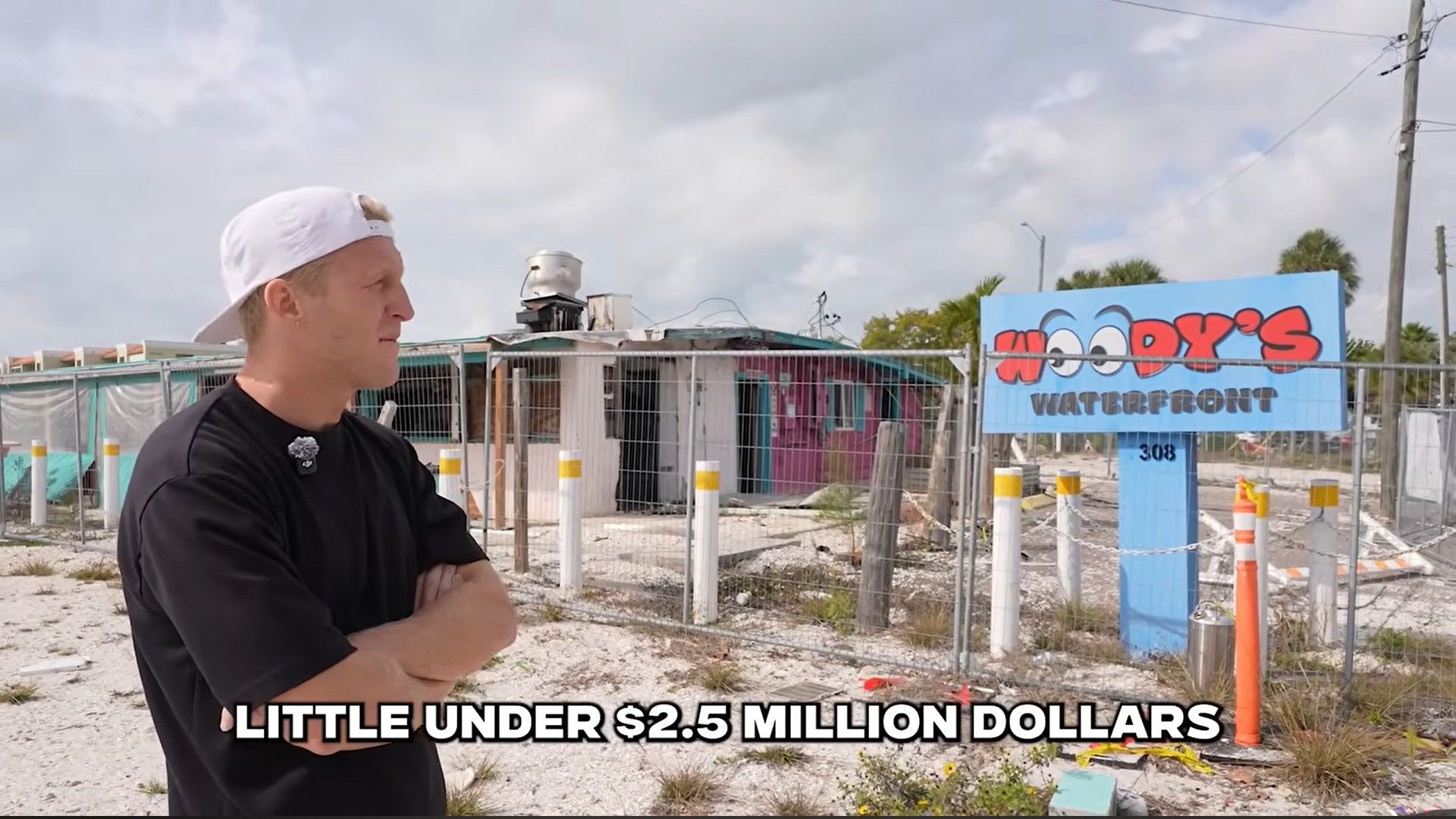 The streamer claims this bar is one of the biggest purchases of his business career (Image via YouTube/Tfue)