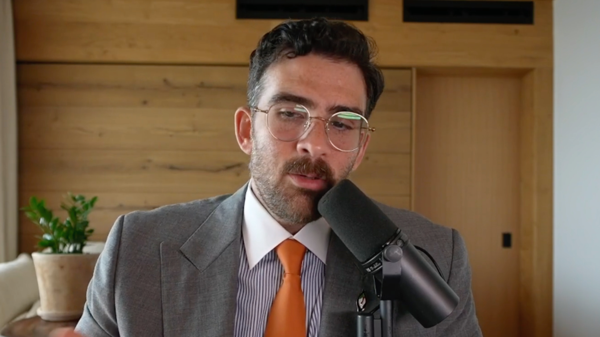 Hasan Piker during his September 30, 2026, Twitch stream (Image via Twitch/HasanAbi)