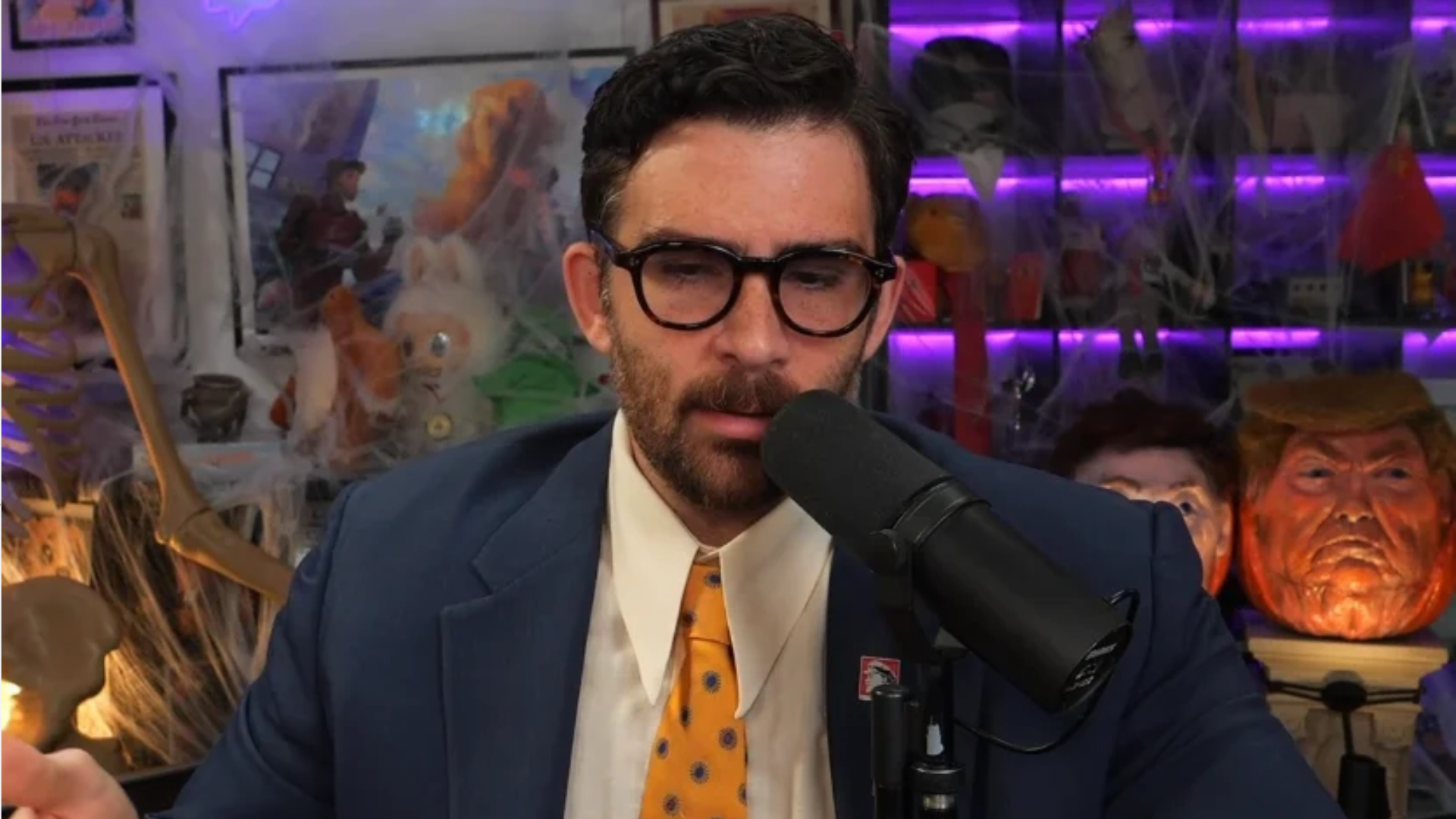 Hasan Piker joked about getting on performance-enhancing drugs as he discussed aging and taking longer to recover (Image via HasanAbi/ Twitch)