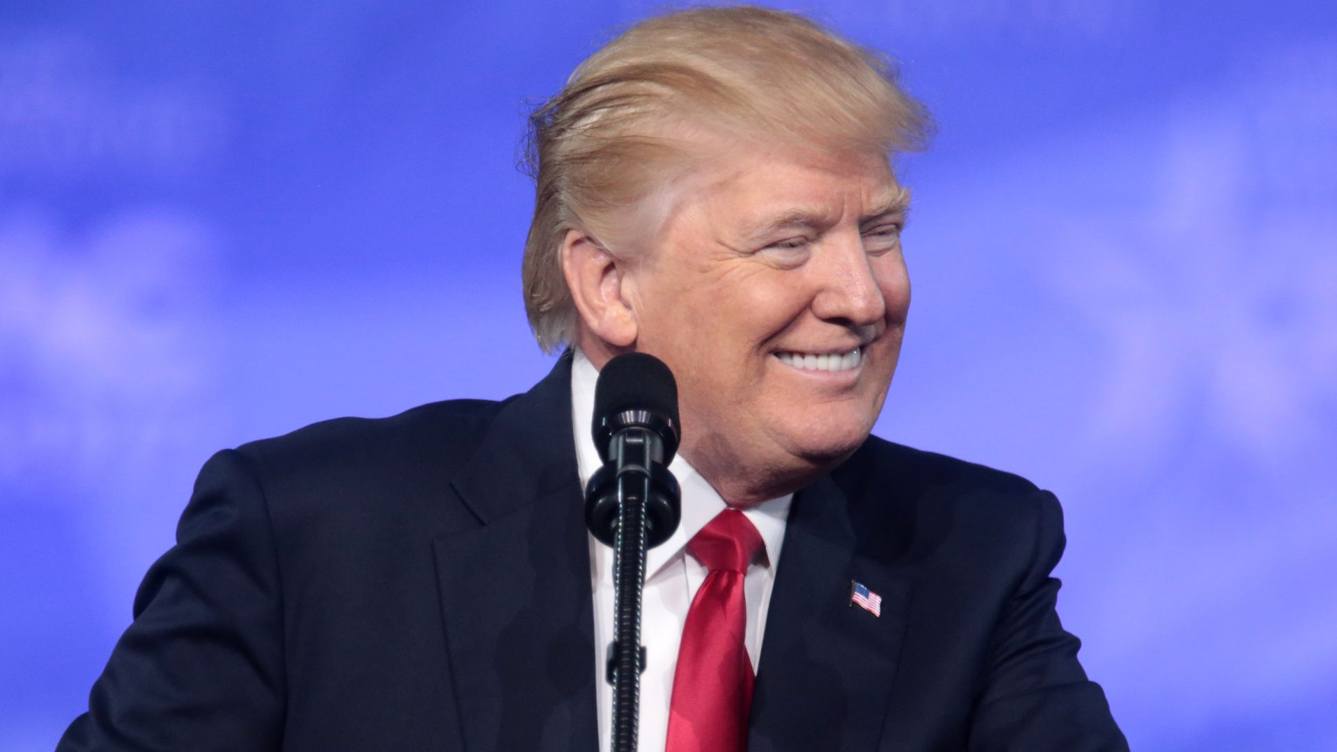 Journalist responds to Trump (Image via Wikimedia Commons/Gage Skidmore)