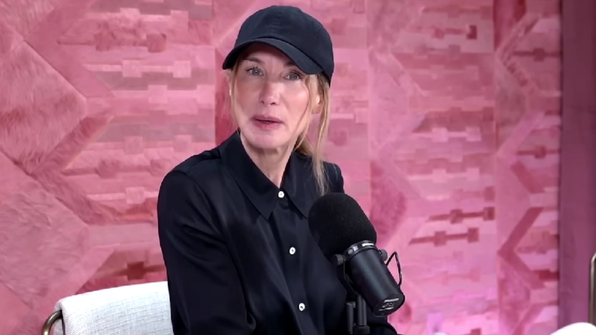 Jennifer Welch dressed up as Erika Kirk (Image via YouTube/@ivehaditpodcast)