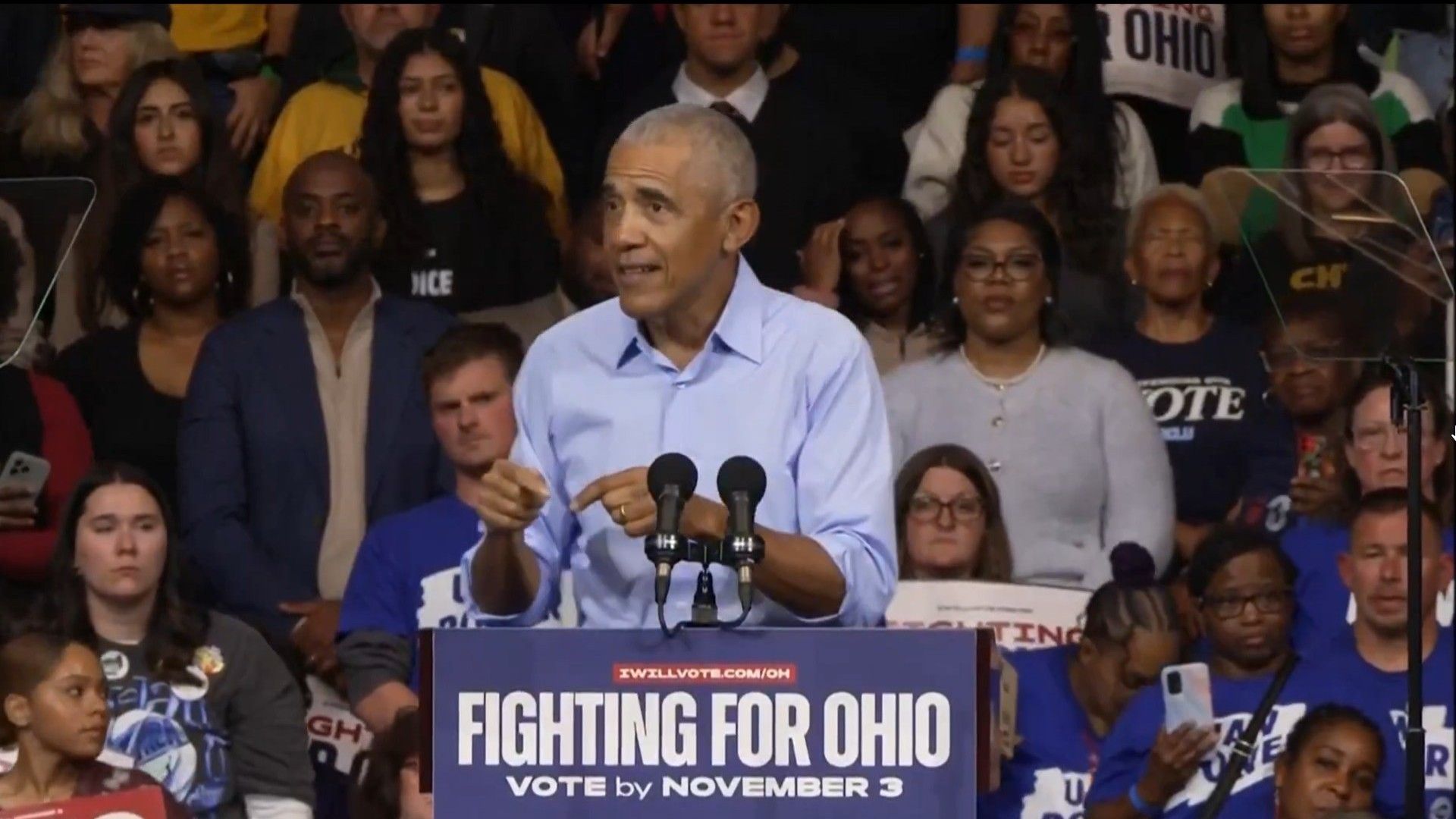 The crowd was laughing at Obama's jokes regarding Pete Hegseth (Image via YouTube/WFMJ)