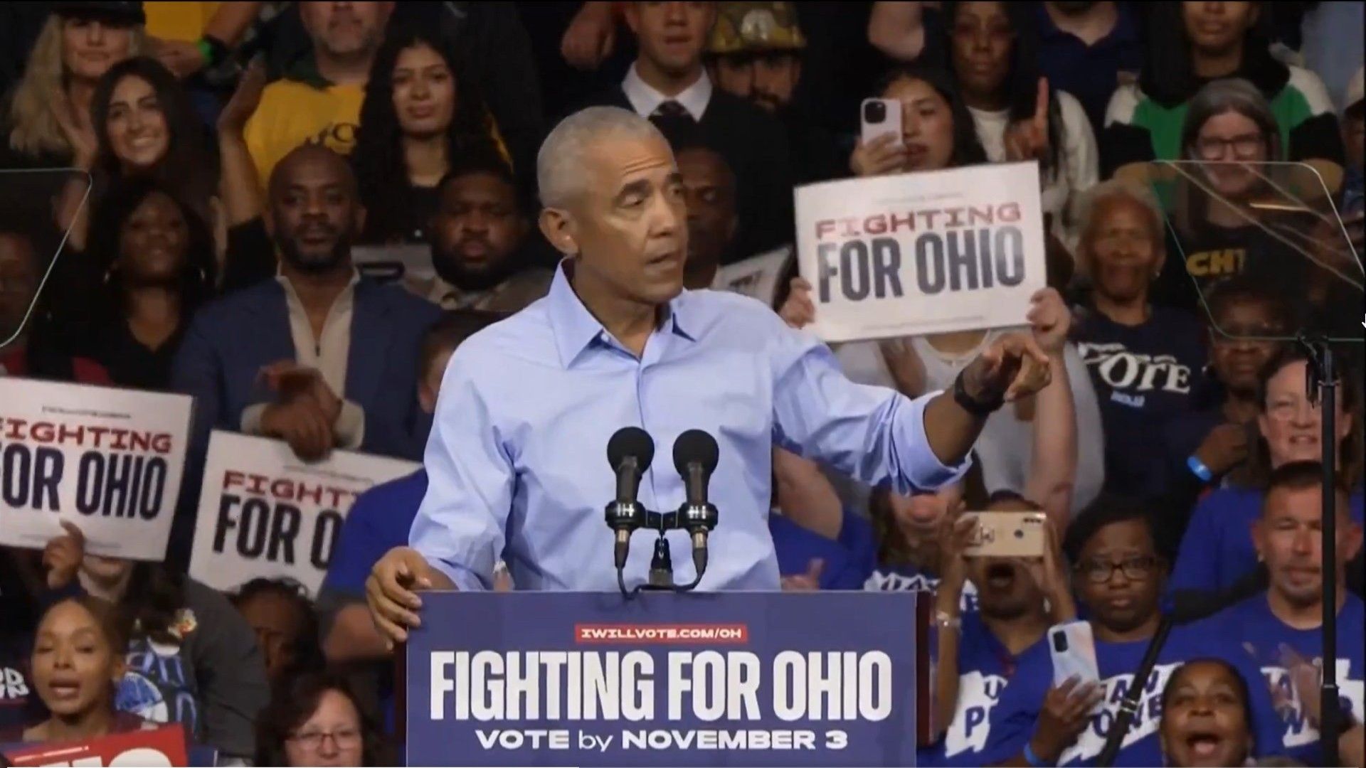 Barack Obama on the stage (Image via YouTube/@WFMJ)