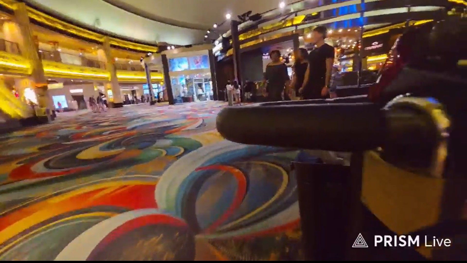 The streamer was seen bumping into objects in Las Vegas (Image via Kick/oumb)